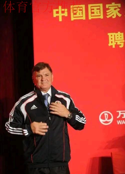 国足走进北京现代顺义工厂 卡马乔庆贺58岁生日